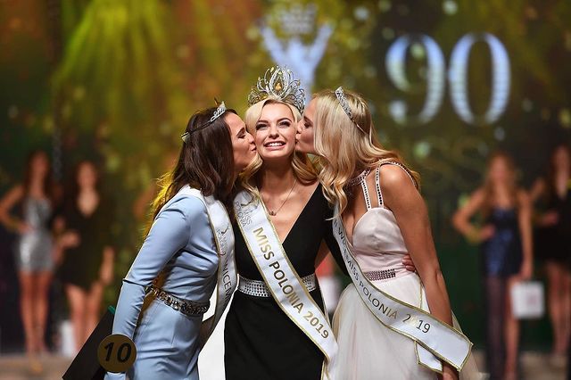 Who is Miss World Karolina Bielawska? The Polish Model Who Became Miss ...