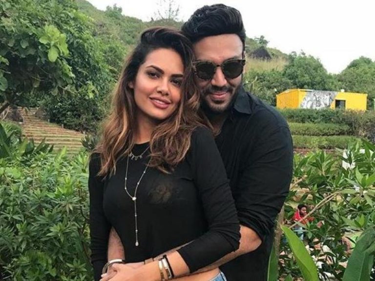 Esha Gupta dating cuddling photo with Nikhil Thampi